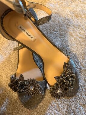 Alex Marie Harlean Floral Open-Toe Heels Ankle Strap Hazy Silver Size 10M